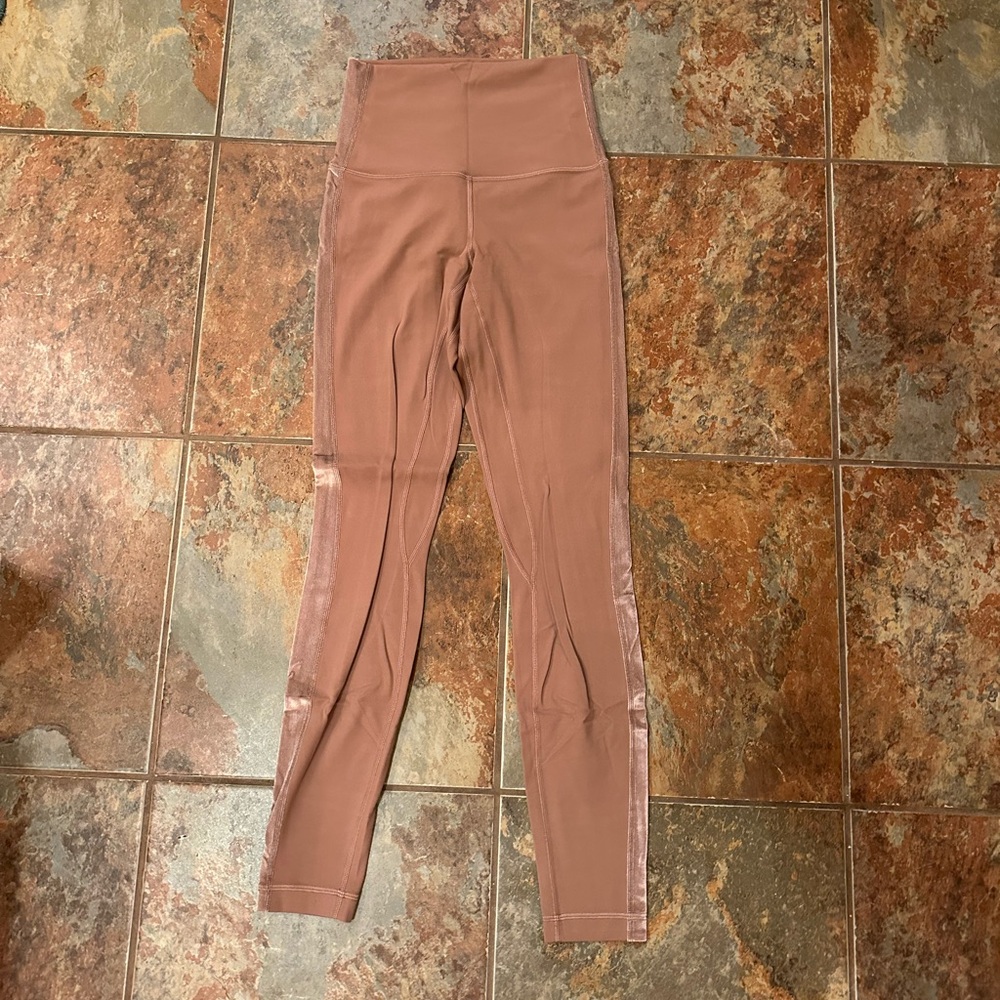 Women’s Lululemon Align Leggings 28” - size 4 - like new!